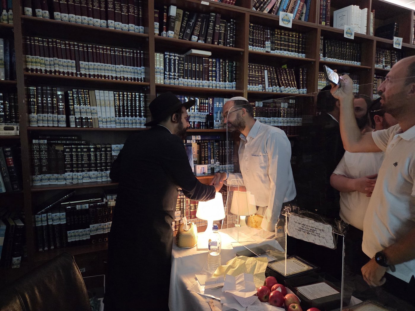 חננאל גז בביקור אצל הגאון הינוקא