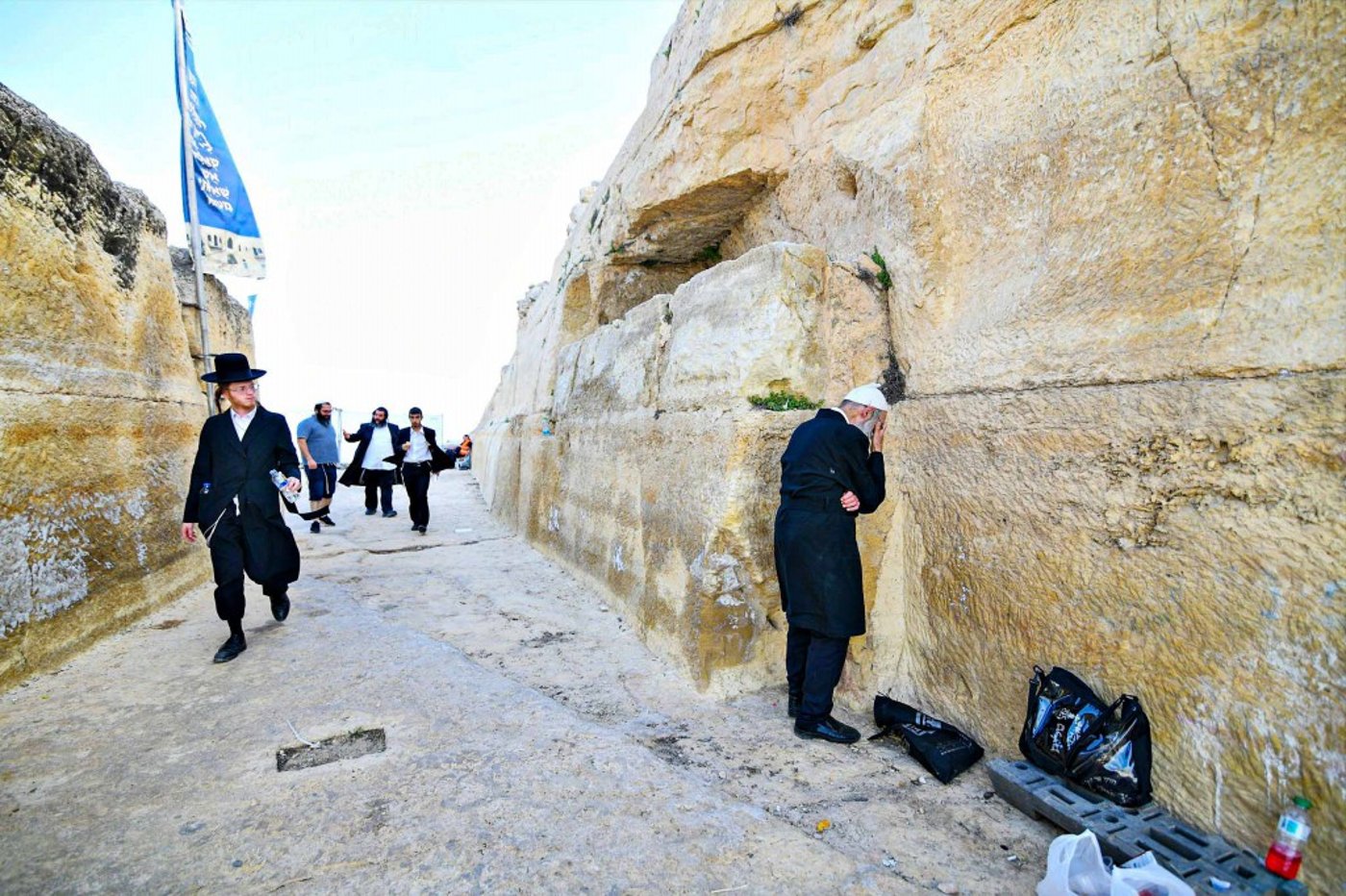 מראות ההילולא בקבר שמואל הנביא