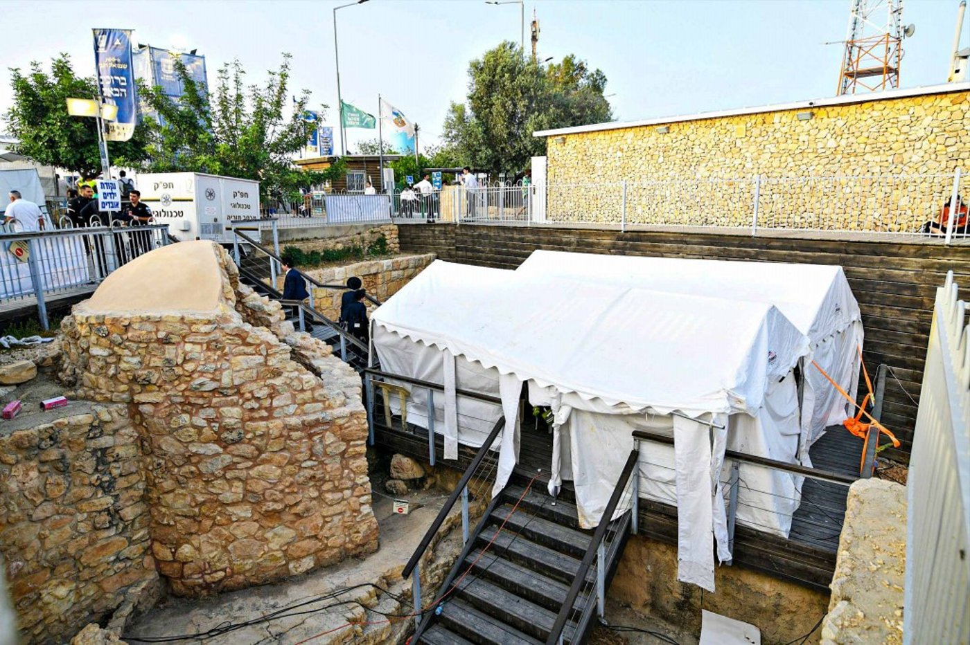 מראות ההילולא בקבר שמואל הנביא