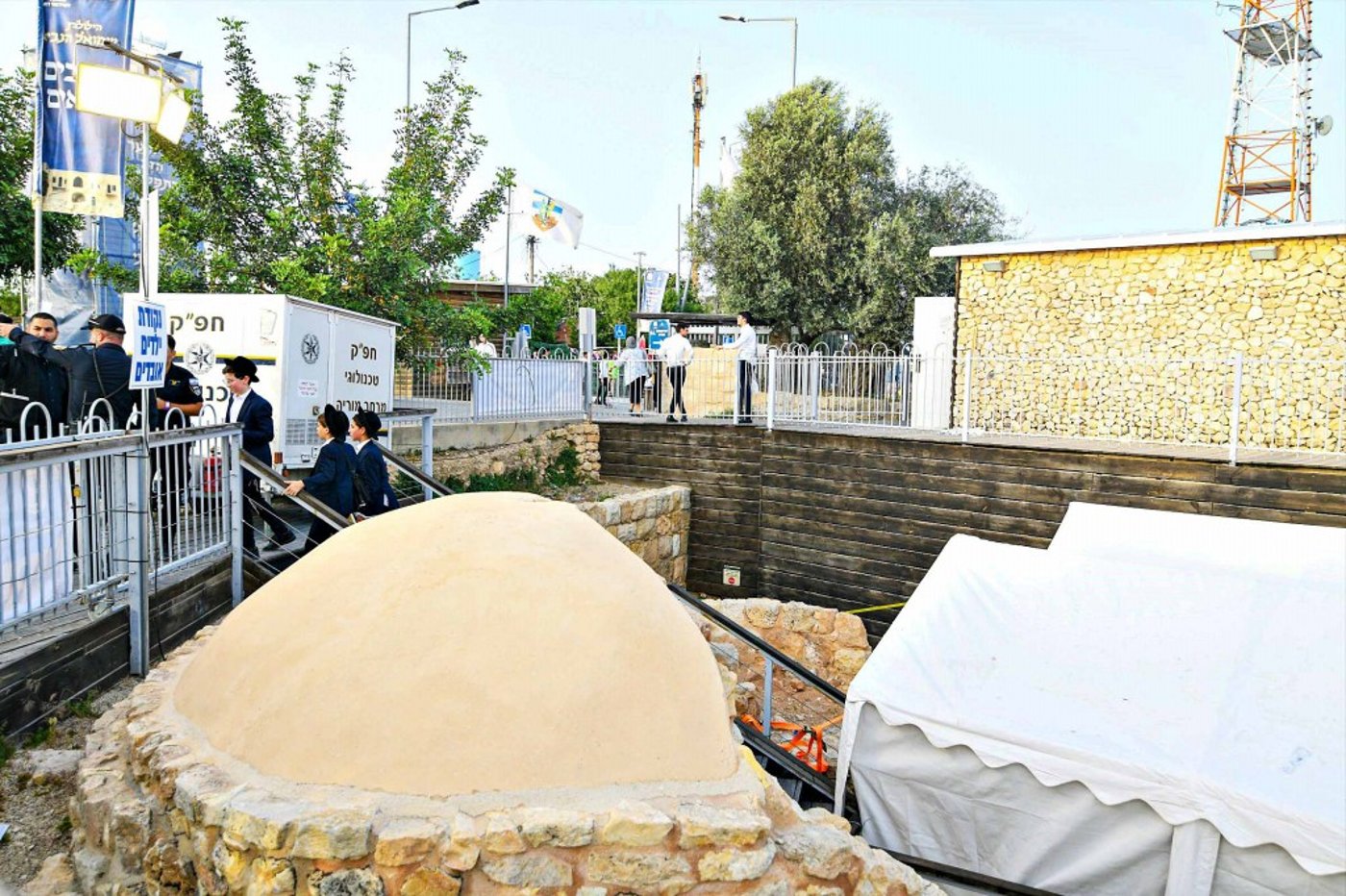 מראות ההילולא בקבר שמואל הנביא