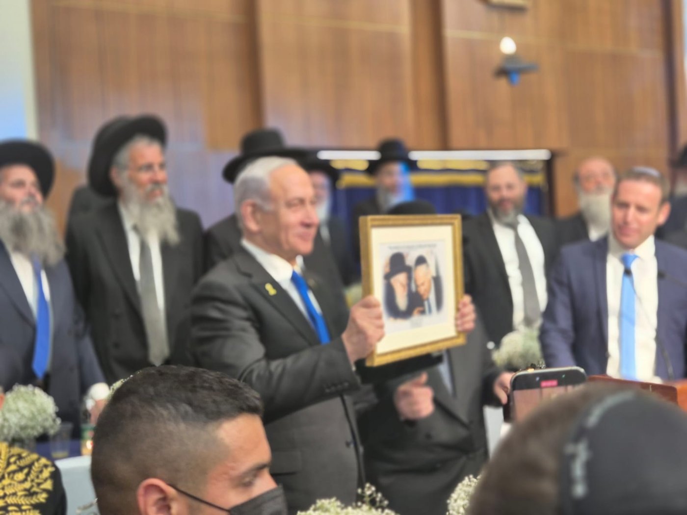 נתניהו מקבל תשורה