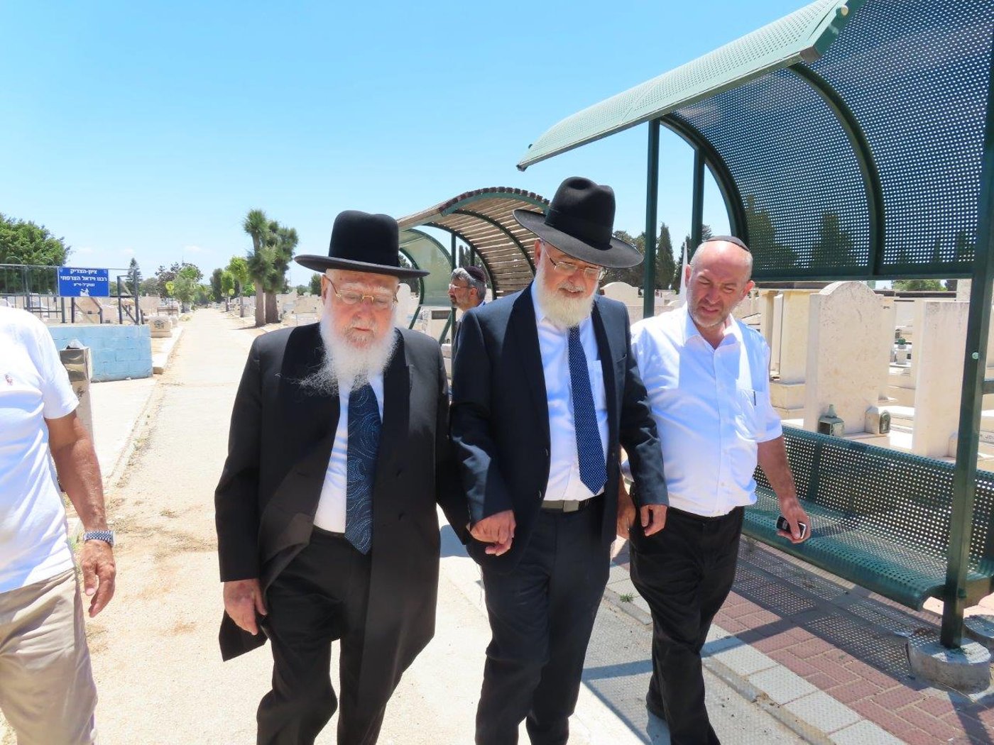 מעמד קבורת הגניזה באשדוד