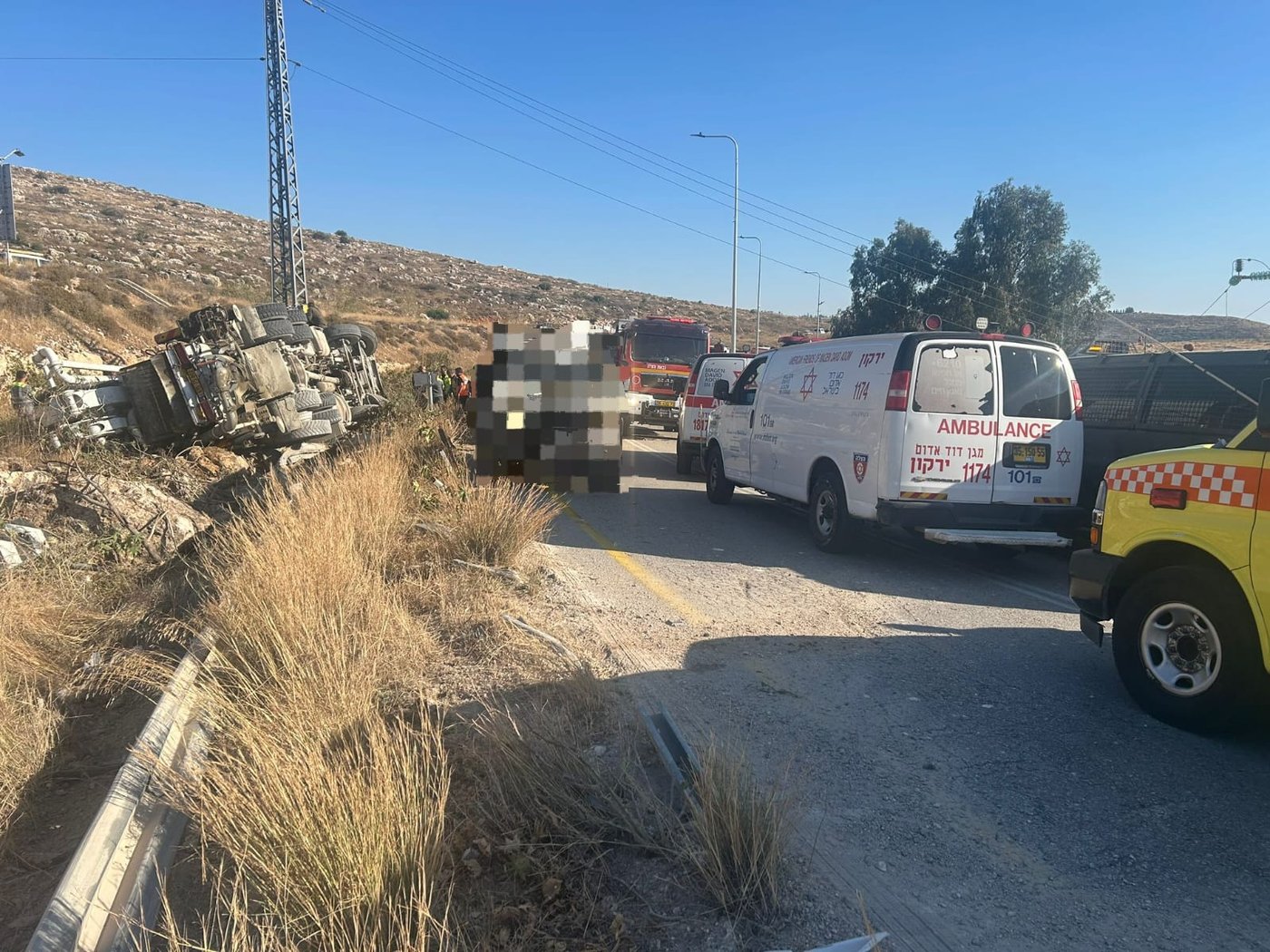 תאונה קטלנית: המשאית התהפכה לשולי הכביש, הנהג נהרג במקום