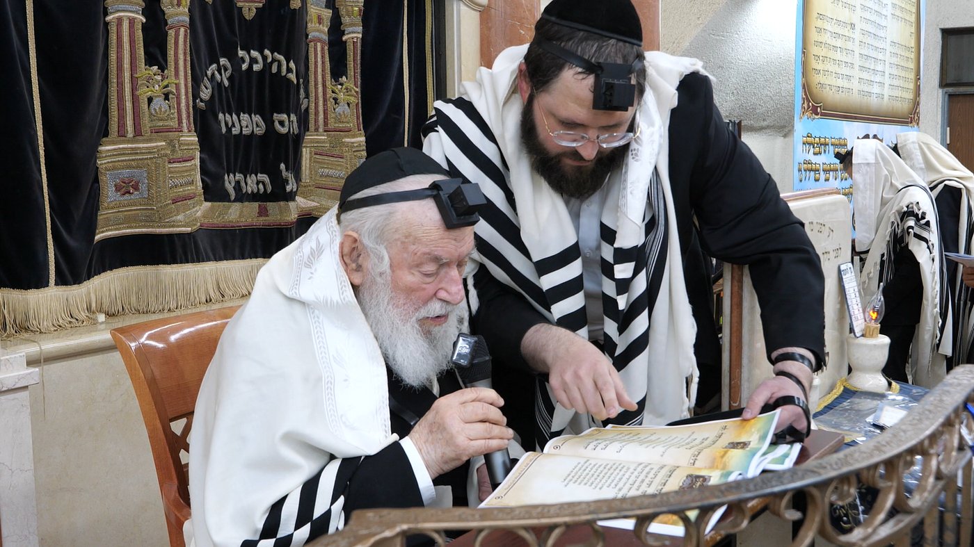 הגאון רבי יצחק זילברשטיין בתפילת השל"ה ער"ח סיון