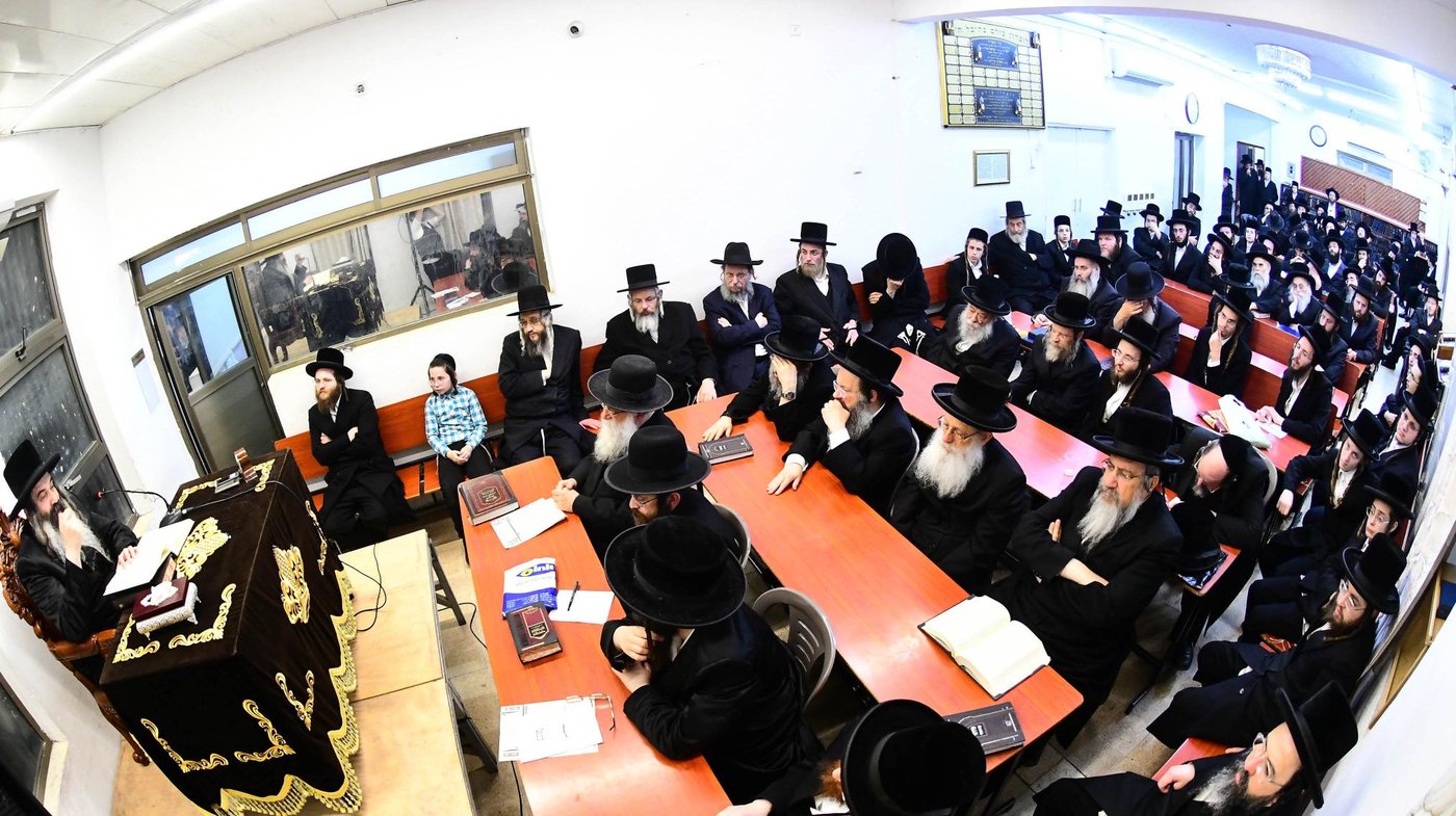האדמו"ר מזוטשקא בשיחת הכנה לחג השבועות