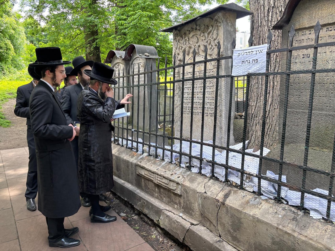 הרה״צ רבי יוסף בנימין ווייס במסע הקודש לאירופה