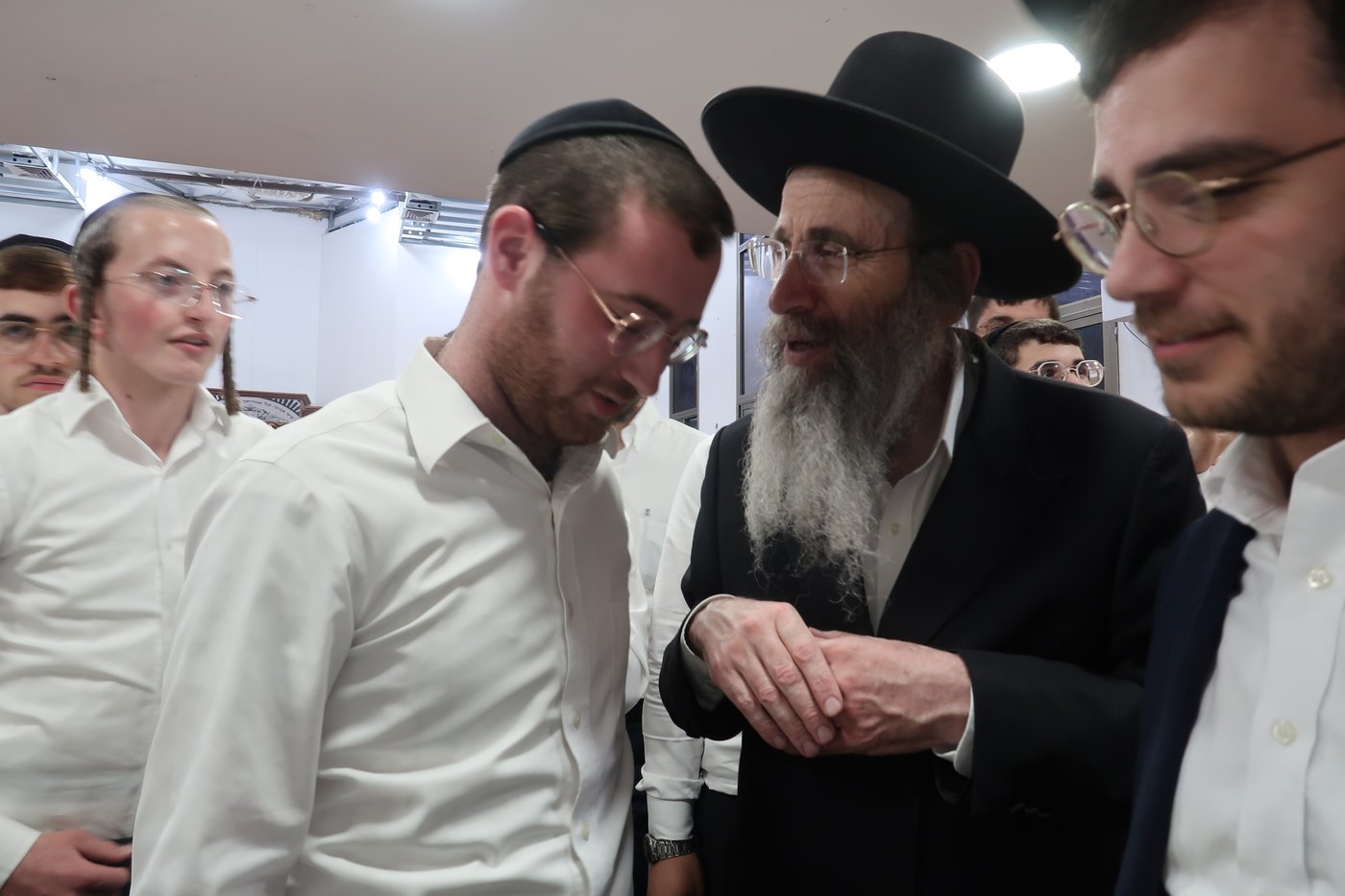 הגה"צ רבי בנימין פינקל בשיחת הכנה לשבועות