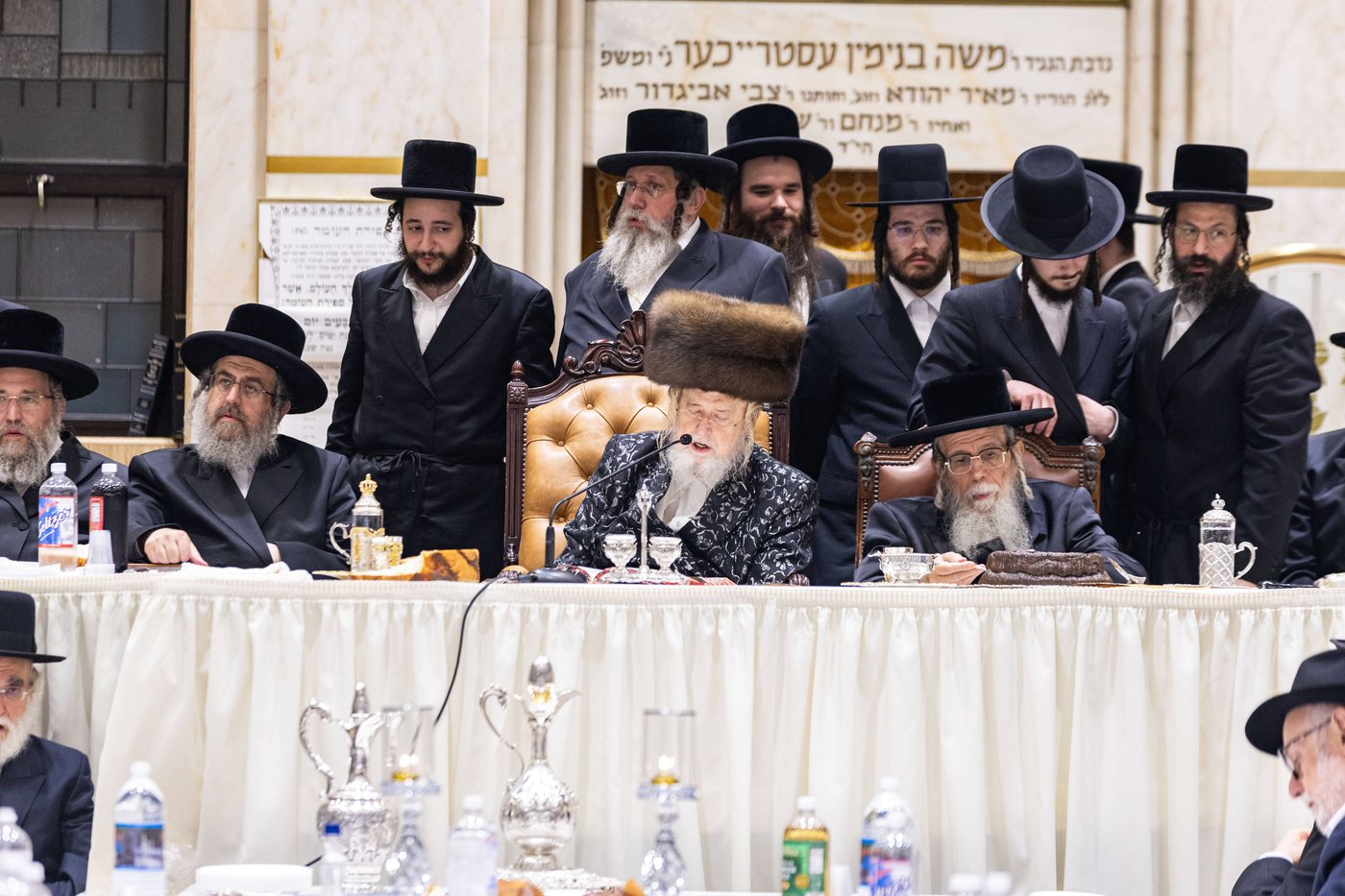 האדמו"רים ממונקאטש ודינוב בהילולת הרה"ק ה'מנחת אלעזר' זי"ע