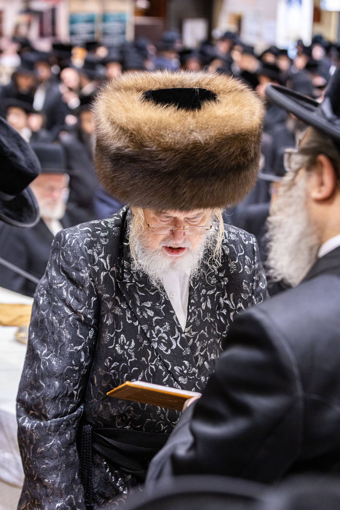 האדמו"רים ממונקאטש ודינוב בהילולת הרה"ק ה'מנחת אלעזר' זי"ע