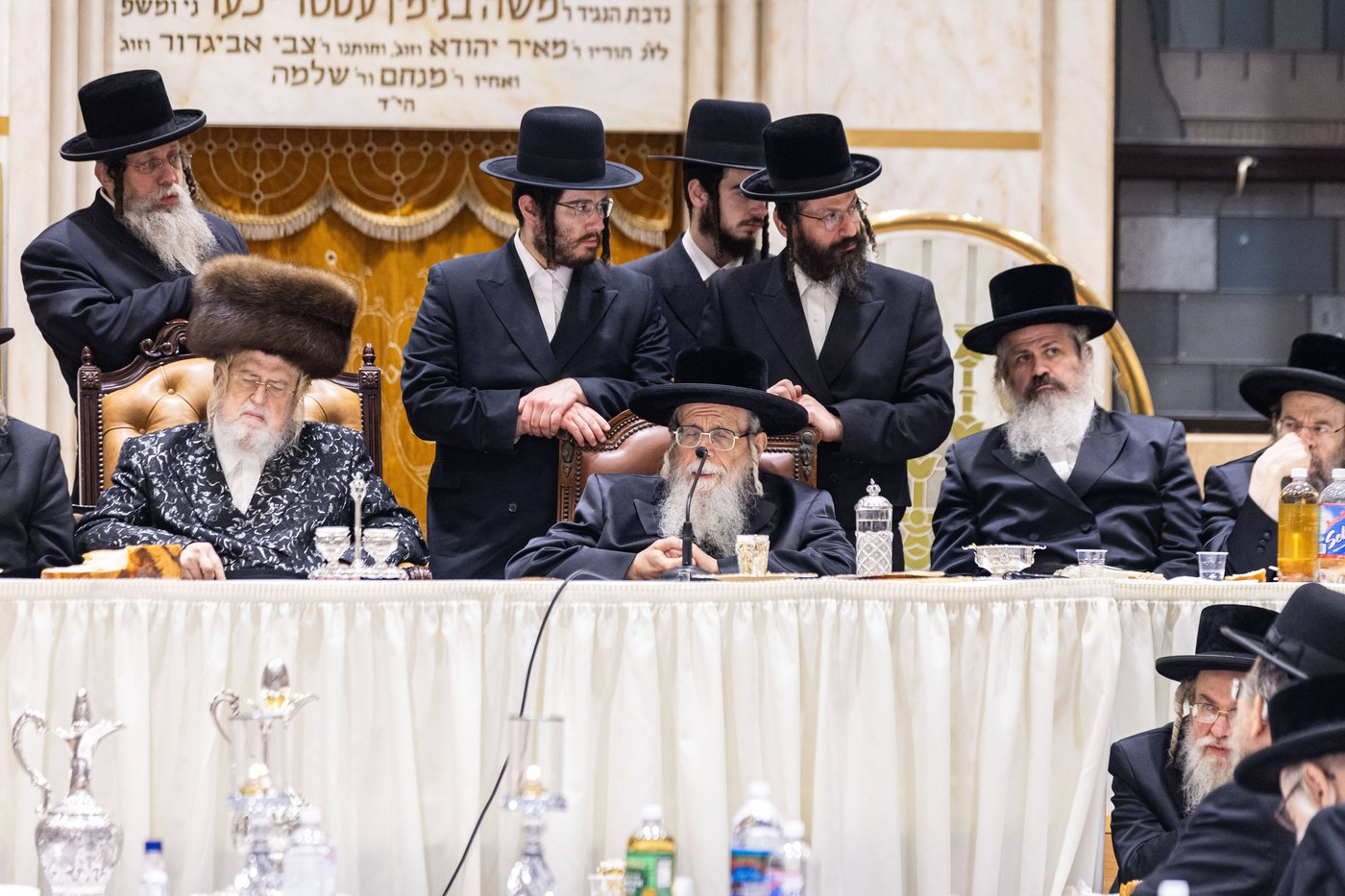 האדמו"רים ממונקאטש ודינוב בהילולת הרה"ק ה'מנחת אלעזר' זי"ע