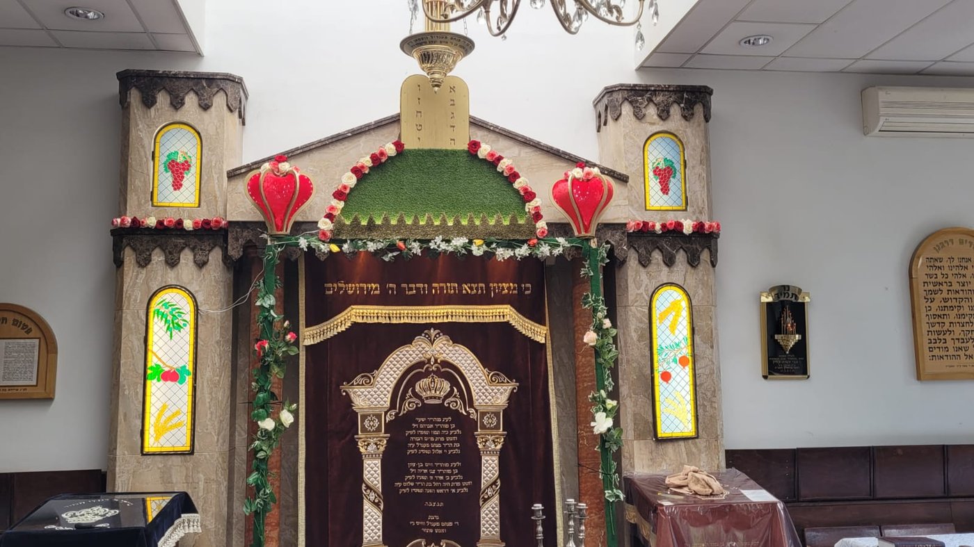 ביהמ"ד ויז'ניץ באנטווערפן מוכן לקראת החג