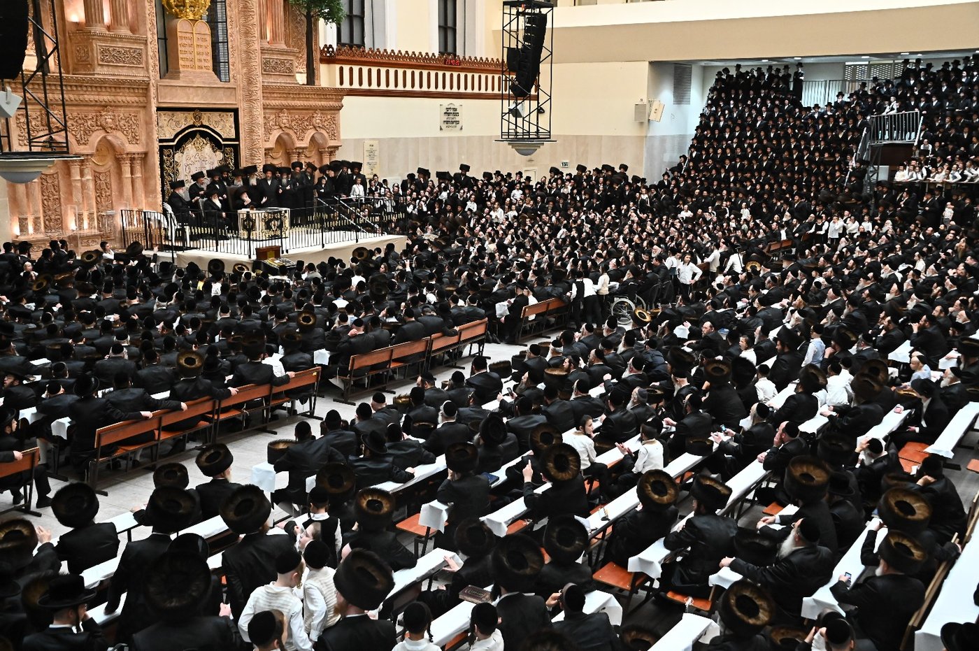 האדמו"ר מויז'ניץ בספירת העומר מ"ט בעומר