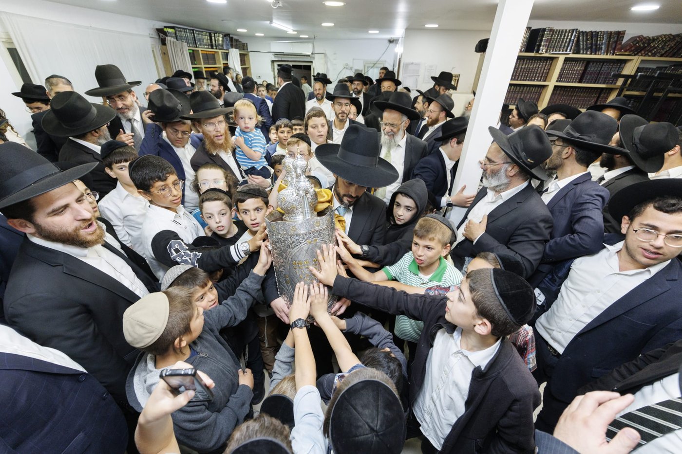 הכנסת ספר תורה, וחנוכת הבית לבית המדרש "חזון עובדיה" בגבעת זאב