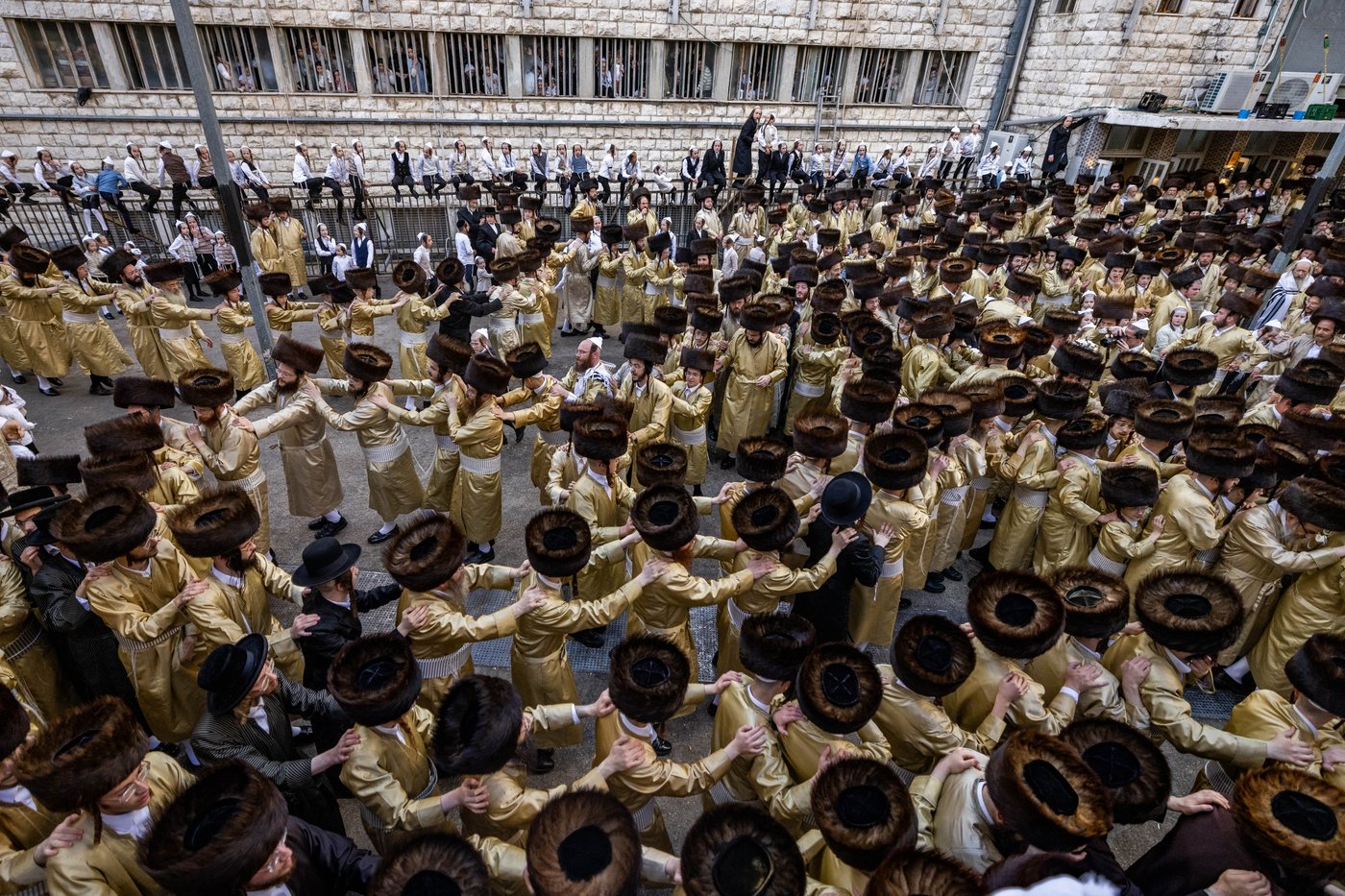 הכנסת ספר תורה ב'תולדות אהרן' בערב חג השבועות