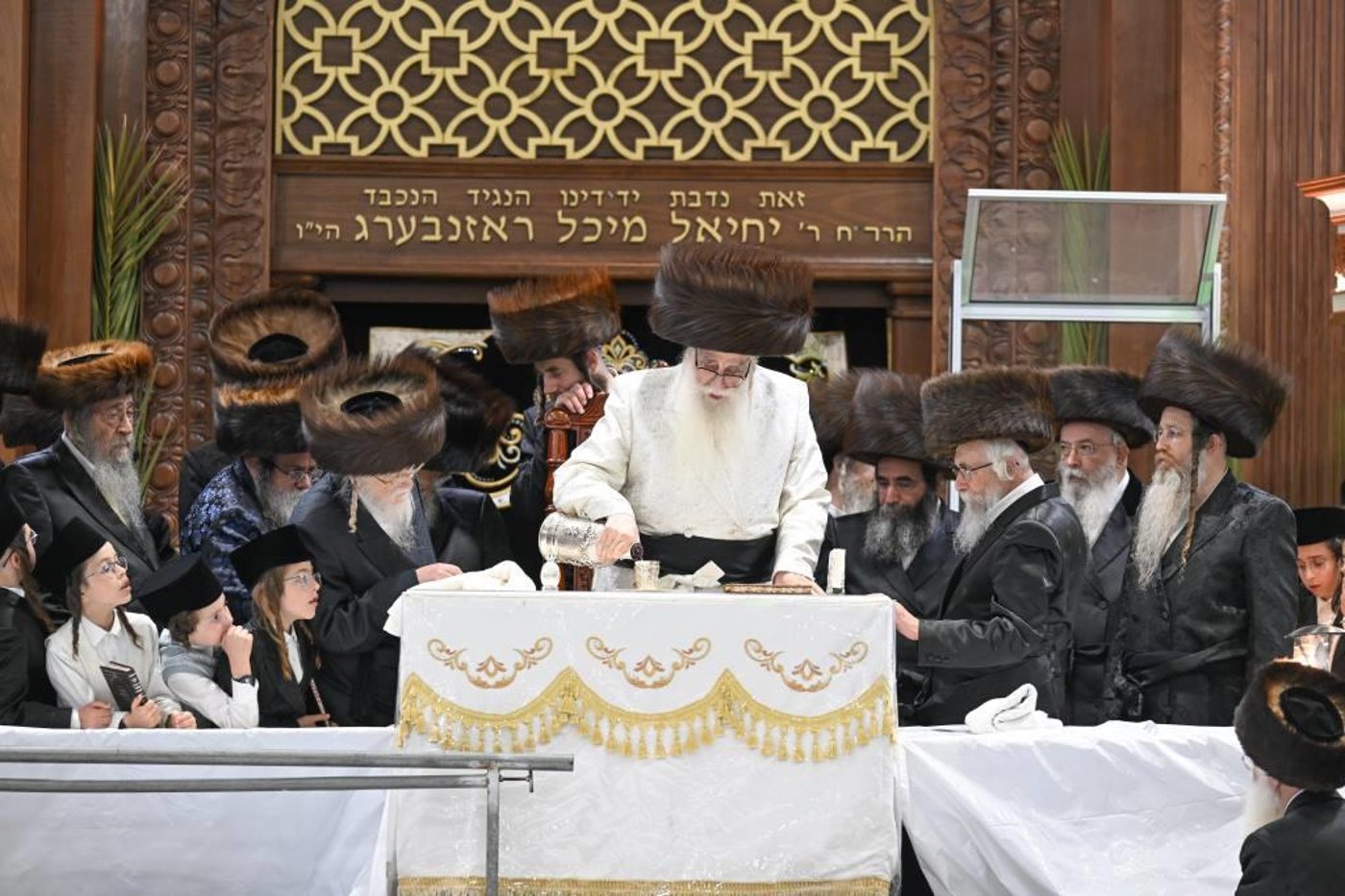 חג השבועות בחצה"ק צאנז