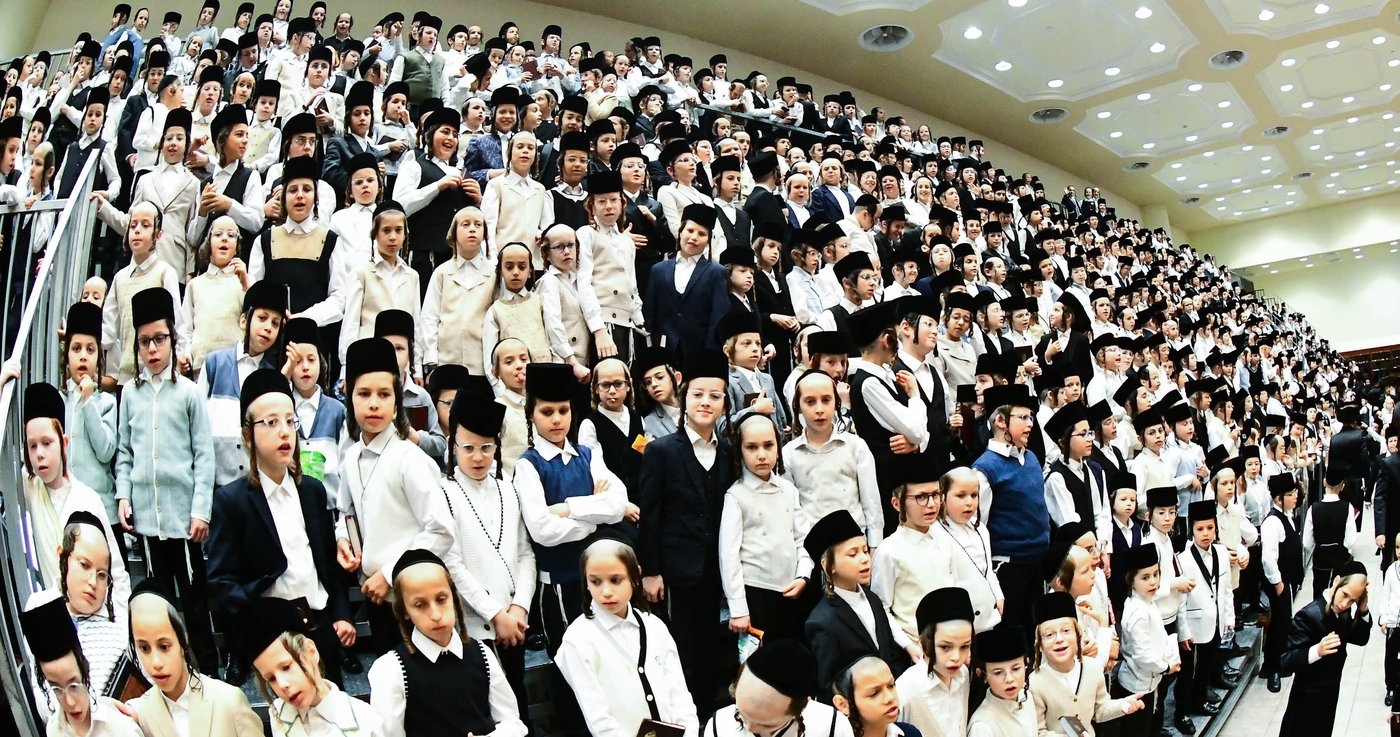 ערב חג השבועות בחצה"ק ויז'ניץ