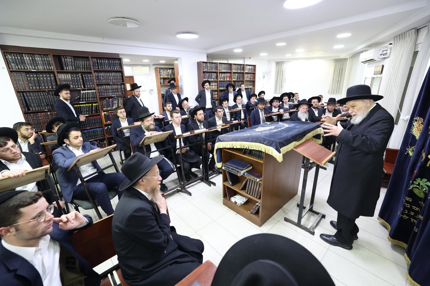 הגרמ"ה הירש בישיבת 'בינת התורה'