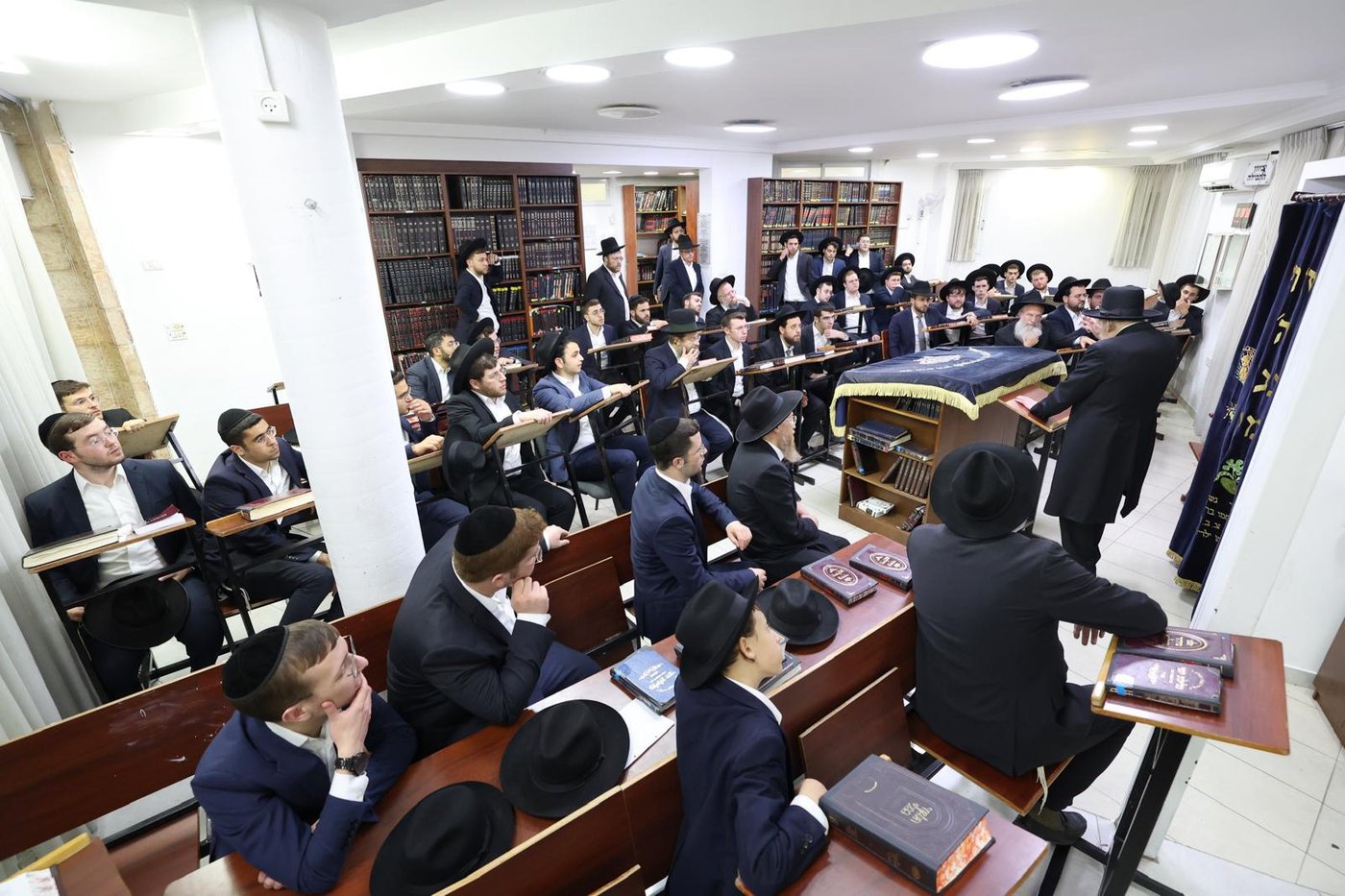 הגרמ"ה הירש בישיבת 'בינת התורה'