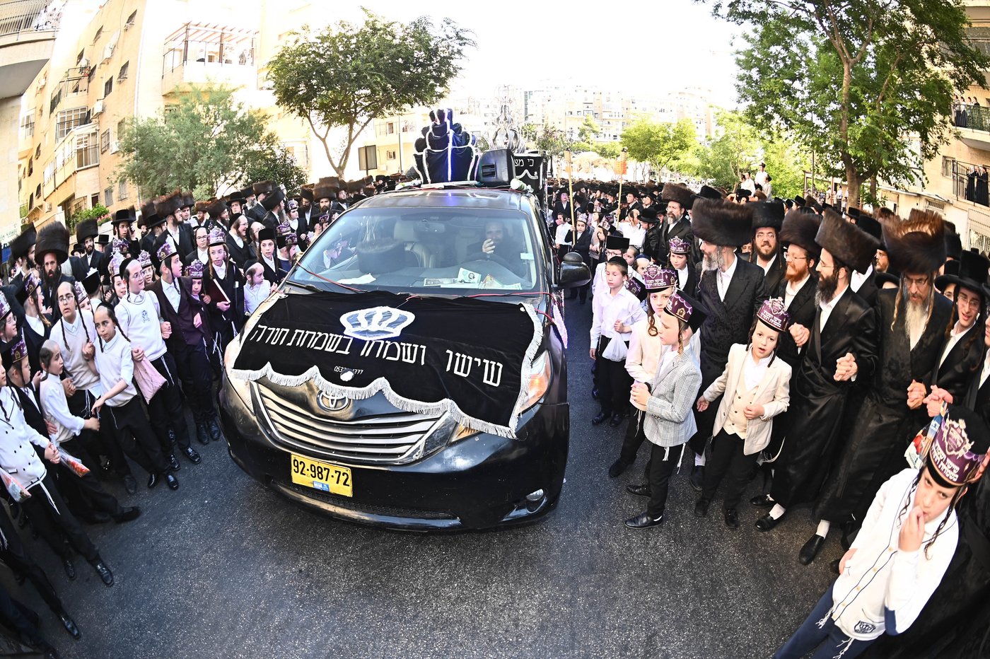 הכנסת ספר תורה לזכותו של האדמו"ר מבעלזא
