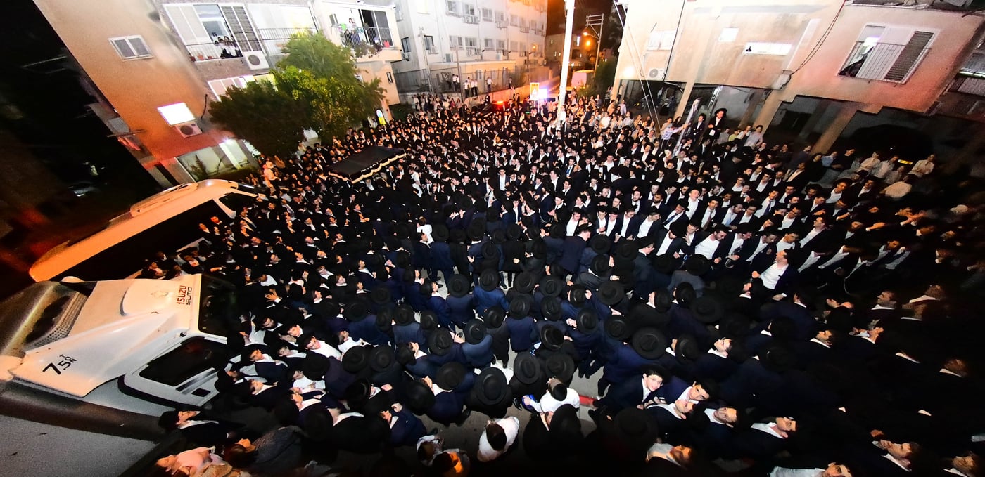 הכנסת ס"ת לישיבת פוניבז' המעטירה