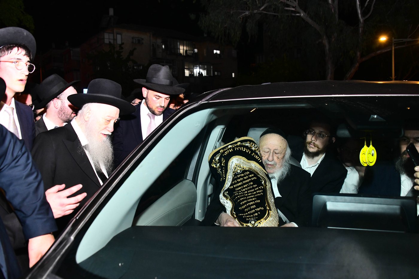 הכנסת ס"ת לישיבת פוניבז' המעטירה