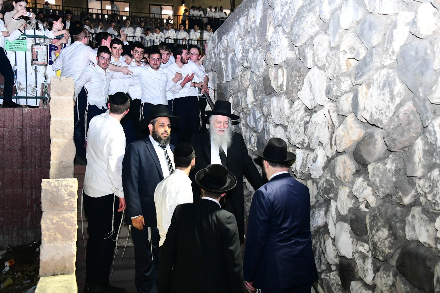 הכנסת ס"ת לישיבת פוניבז' המעטירה