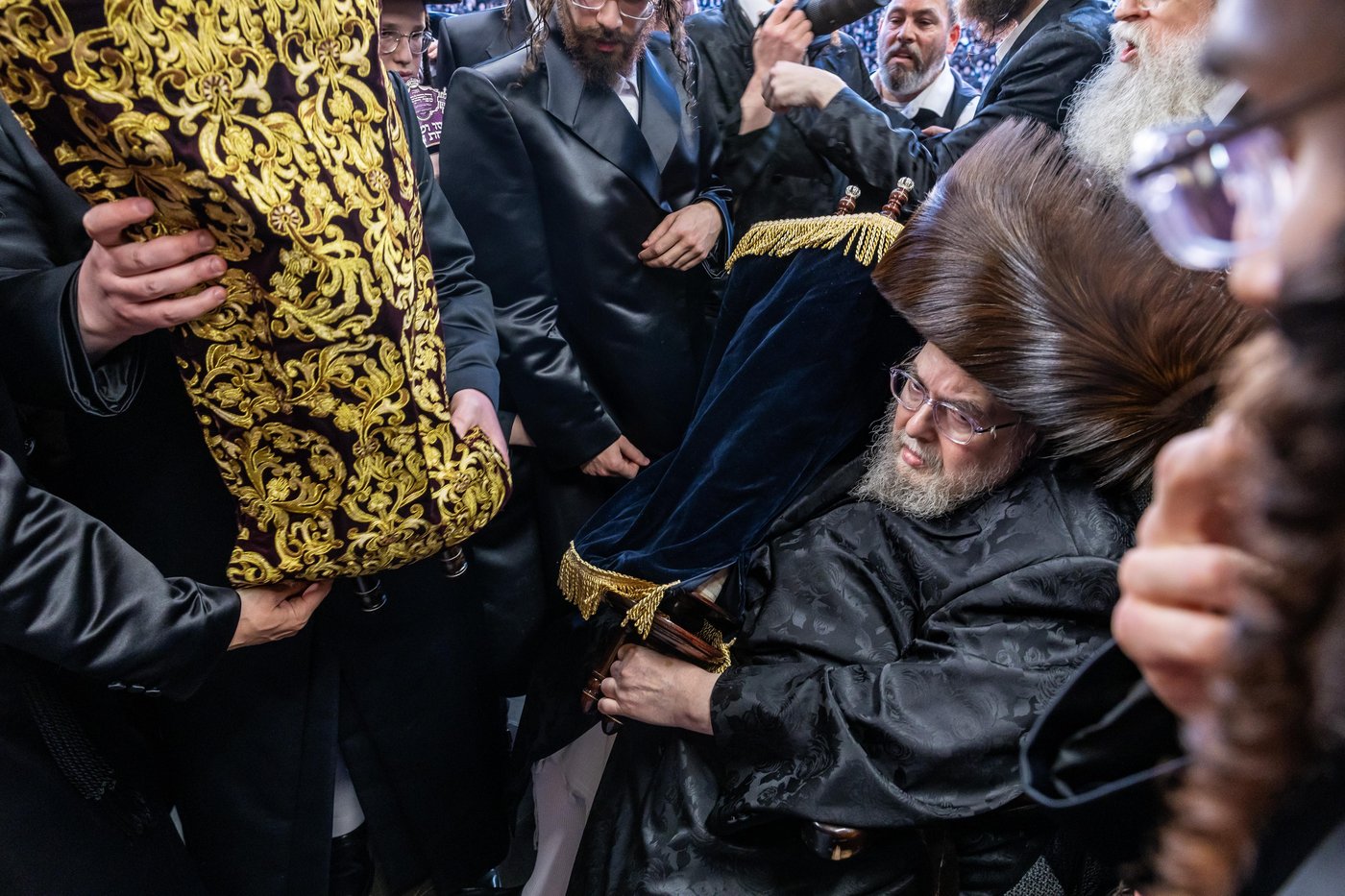הכנסת ספר תורה לזכותו של האדמו"ר מבעלזא