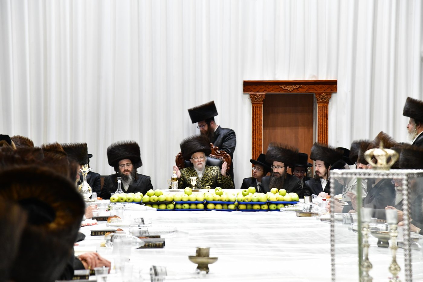 יו"ט שבועות בחצה"ק סערט ויז'ניץ