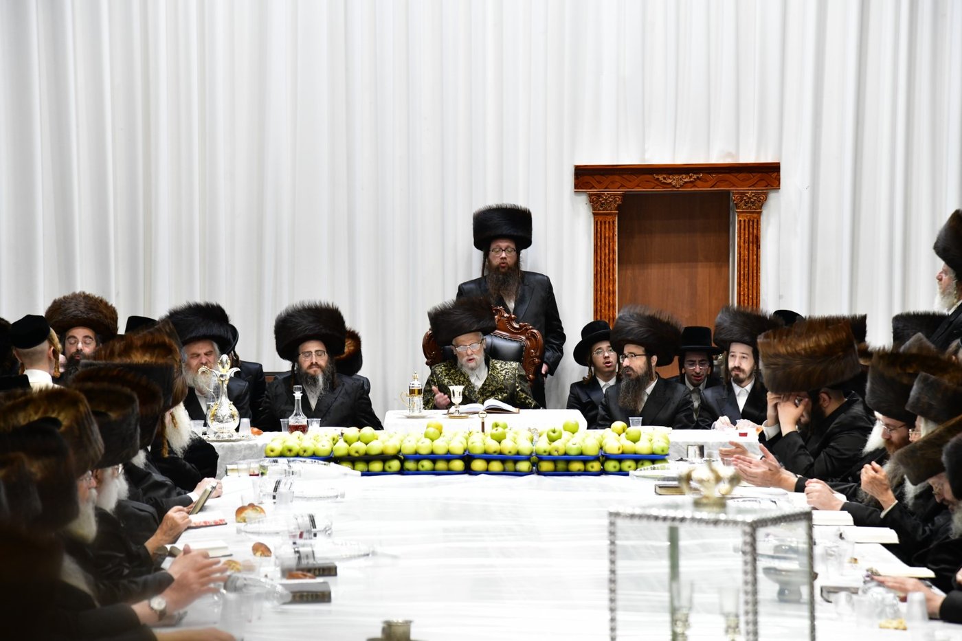 יו"ט שבועות בחצה"ק סערט ויז'ניץ