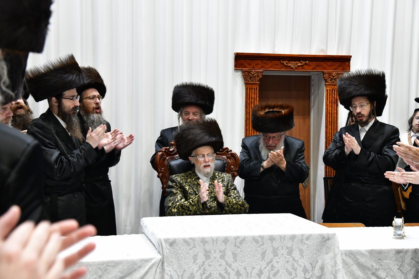 יו"ט שבועות בחצה"ק סערט ויז'ניץ