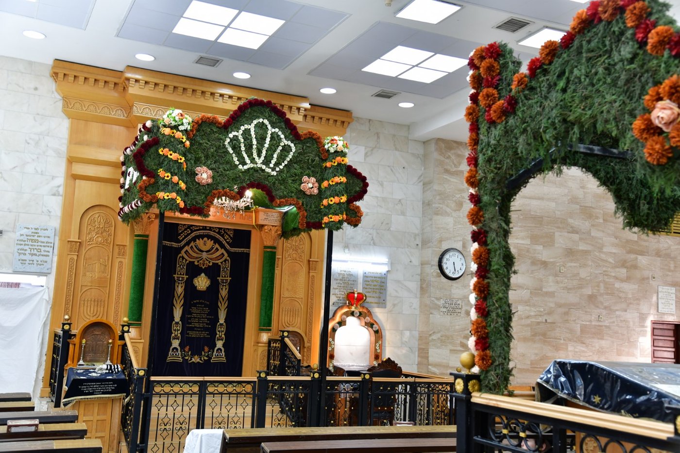 יו"ט שבועות בחצה"ק סערט ויז'ניץ