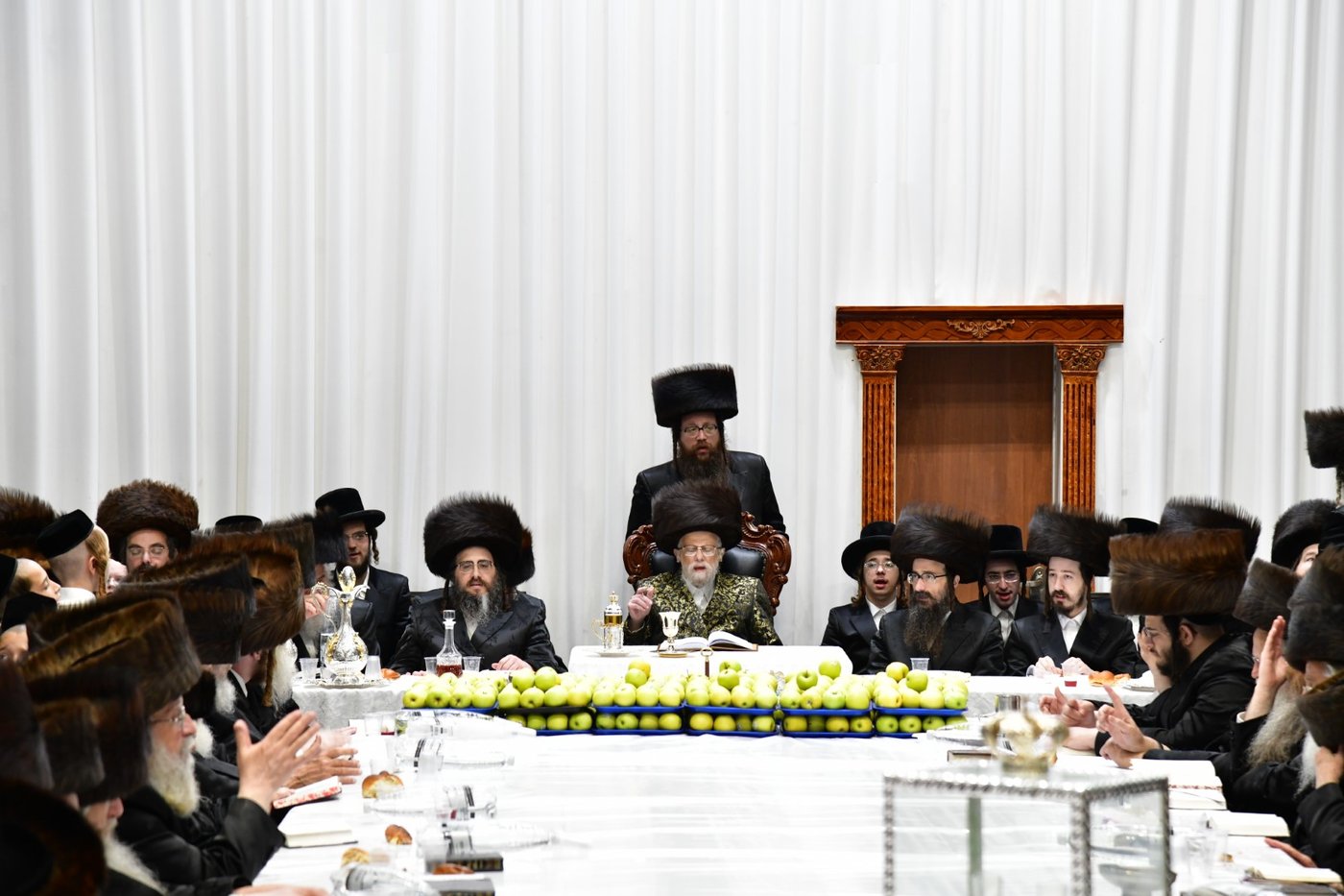 יו"ט שבועות בחצה"ק סערט ויז'ניץ