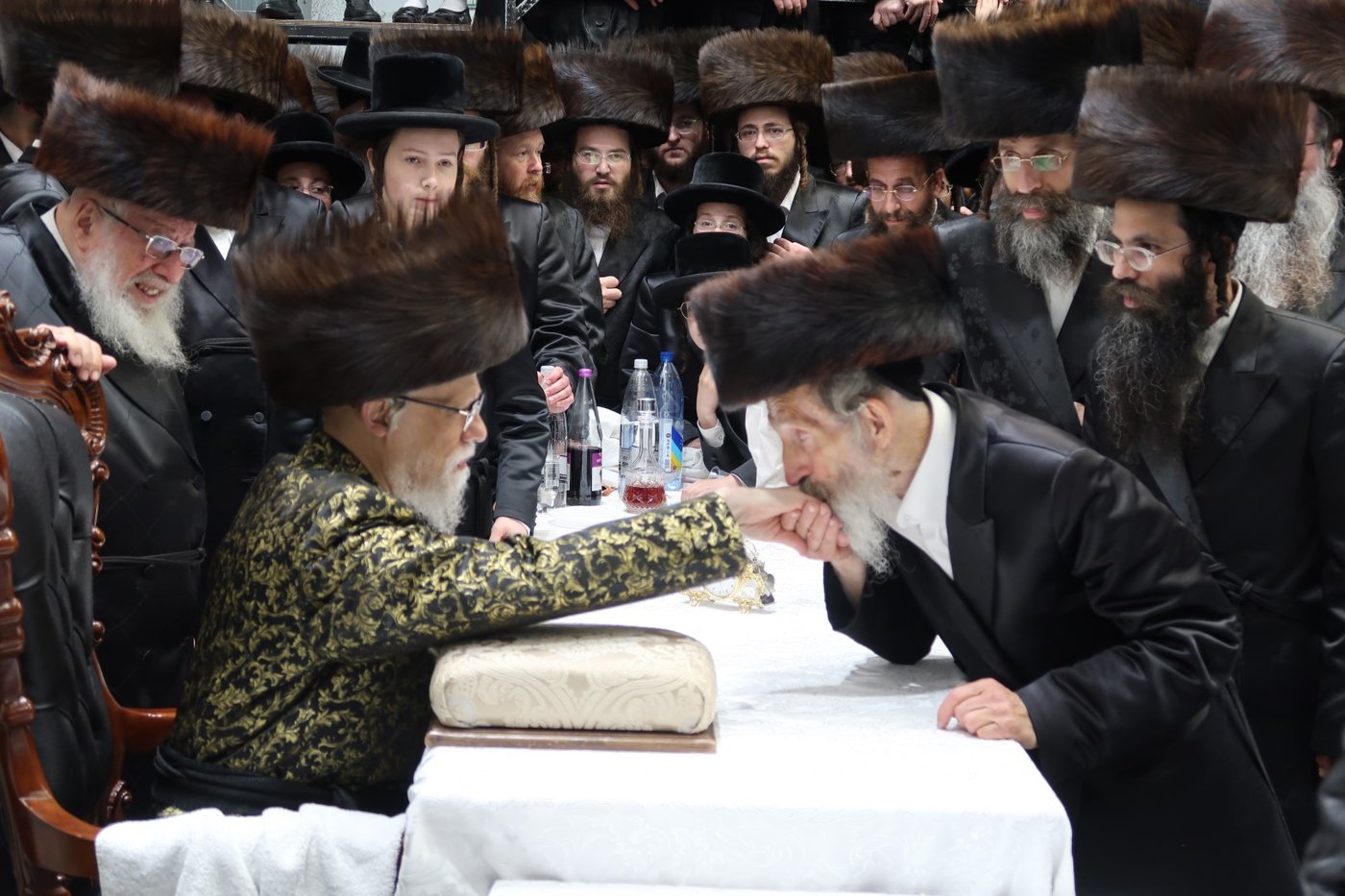 יו"ט שבועות בחצה"ק סערט ויז'ניץ