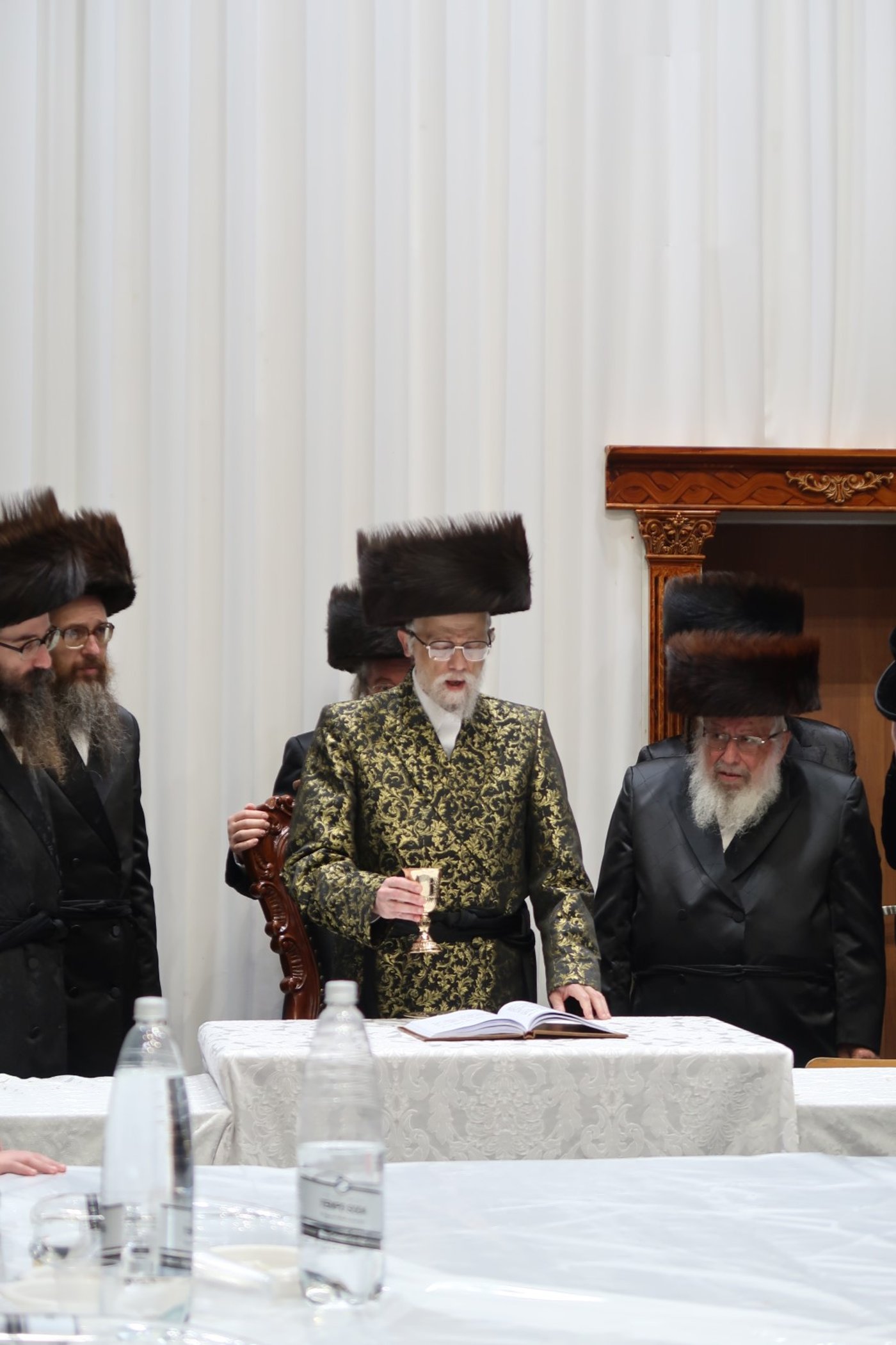 יו"ט שבועות בחצה"ק סערט ויז'ניץ