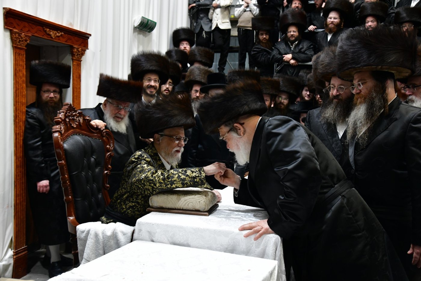 יו"ט שבועות בחצה"ק סערט ויז'ניץ