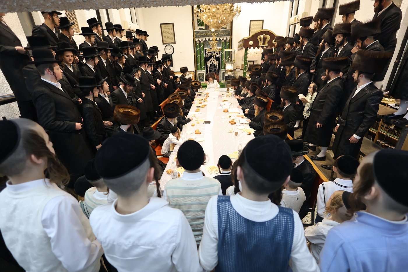 נעילת חג השבועות בחצה"ק ביאלה בני ברק