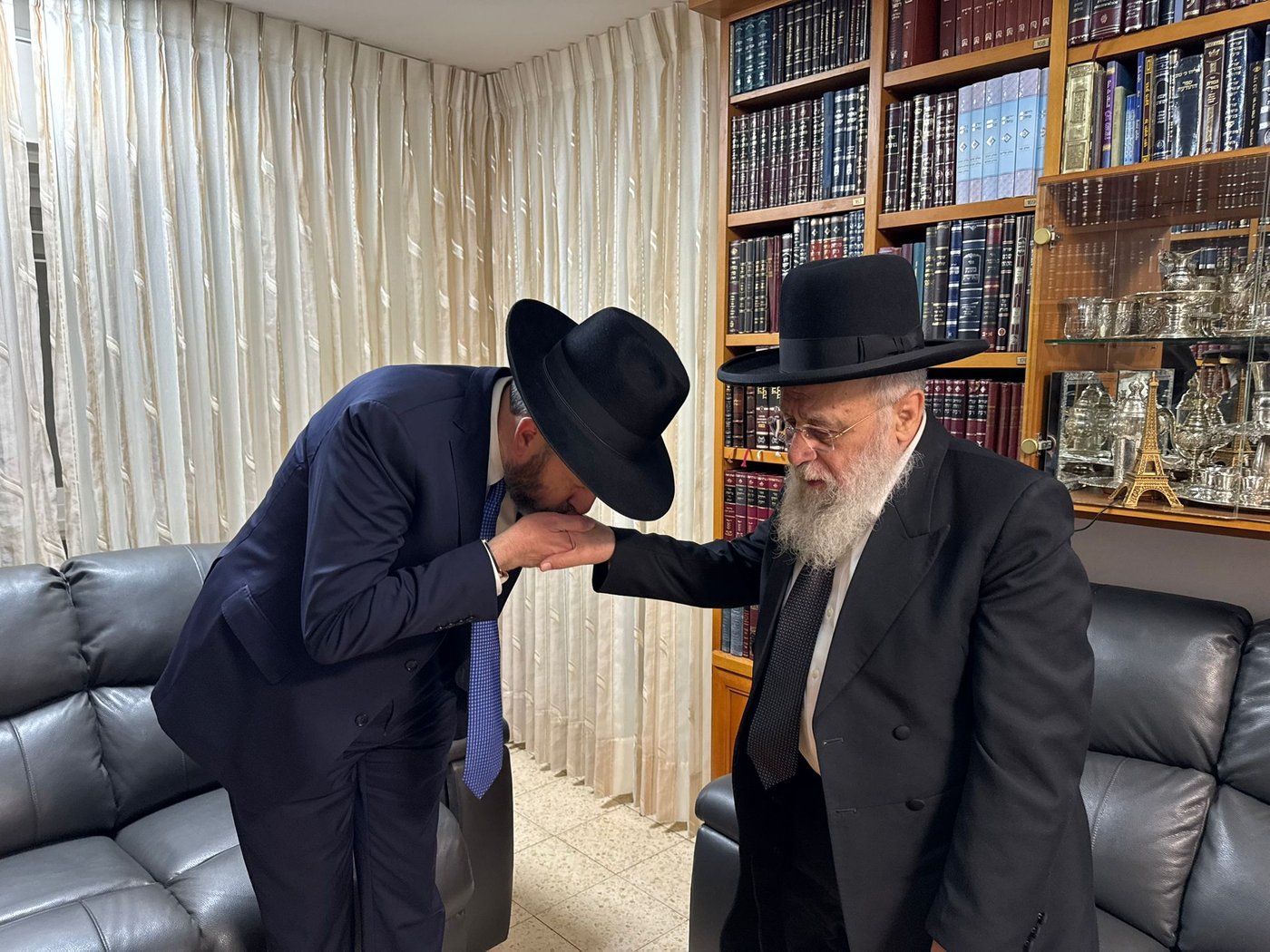 אטיאס במעונו של הראש"ל, אמש