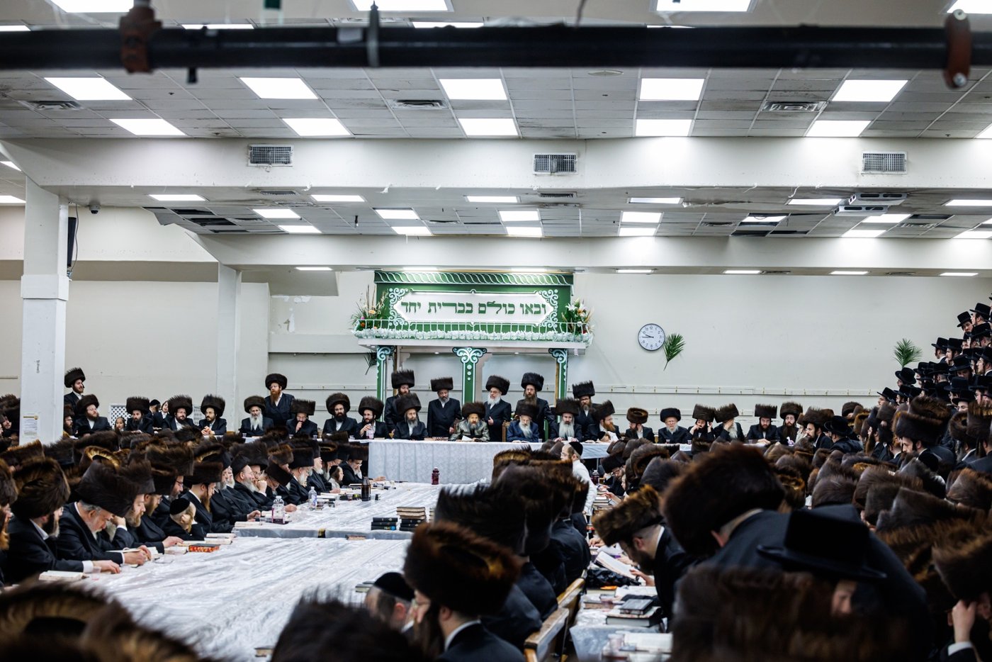 שבועות בחצה"ק באבוב 45