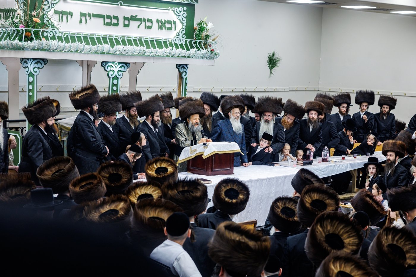 שבועות בחצה"ק באבוב 45