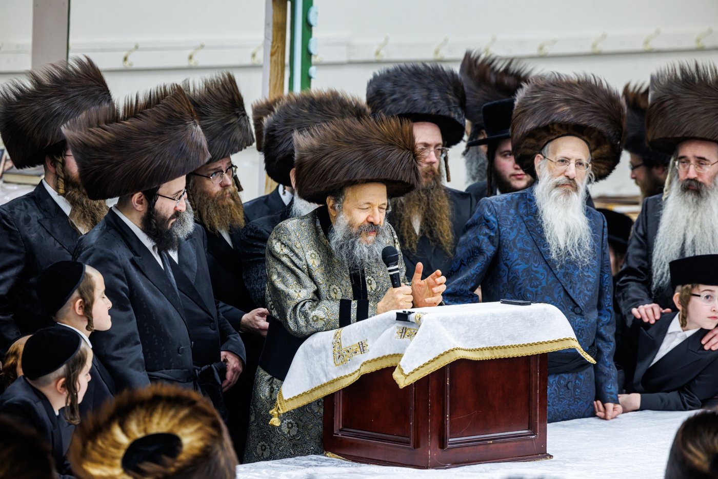 שבועות בחצה"ק באבוב 45