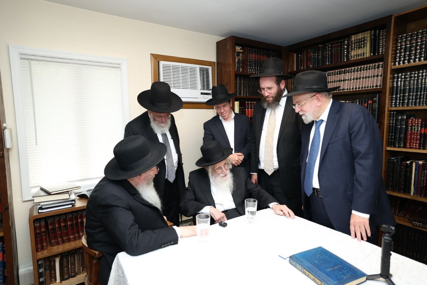 הגאון רבי עזריאל אויערבאך במסע לארה"ב
