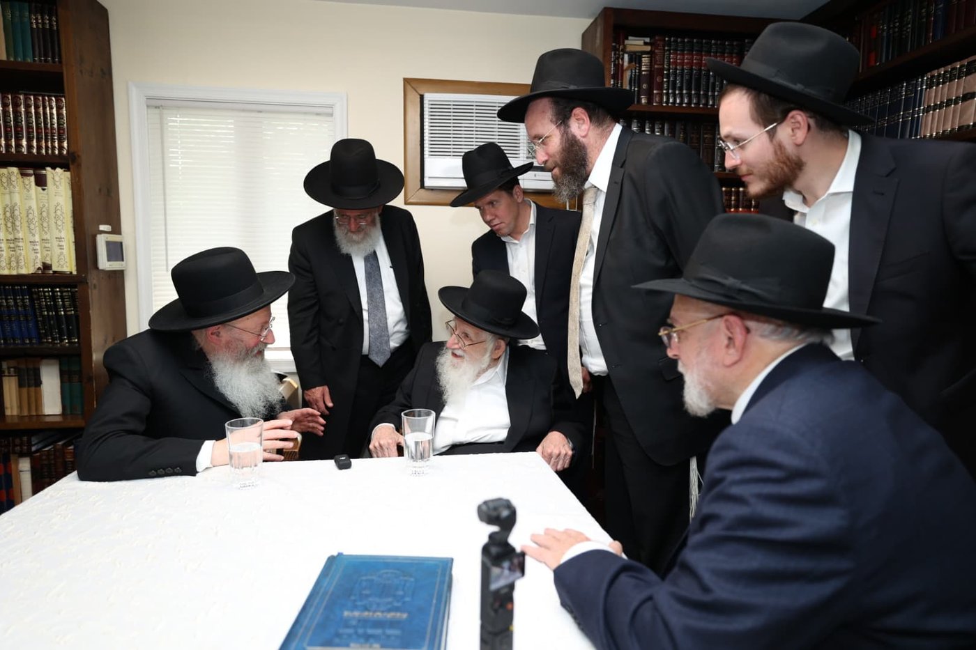 הגאון רבי עזריאל אויערבאך במסע לארה"ב