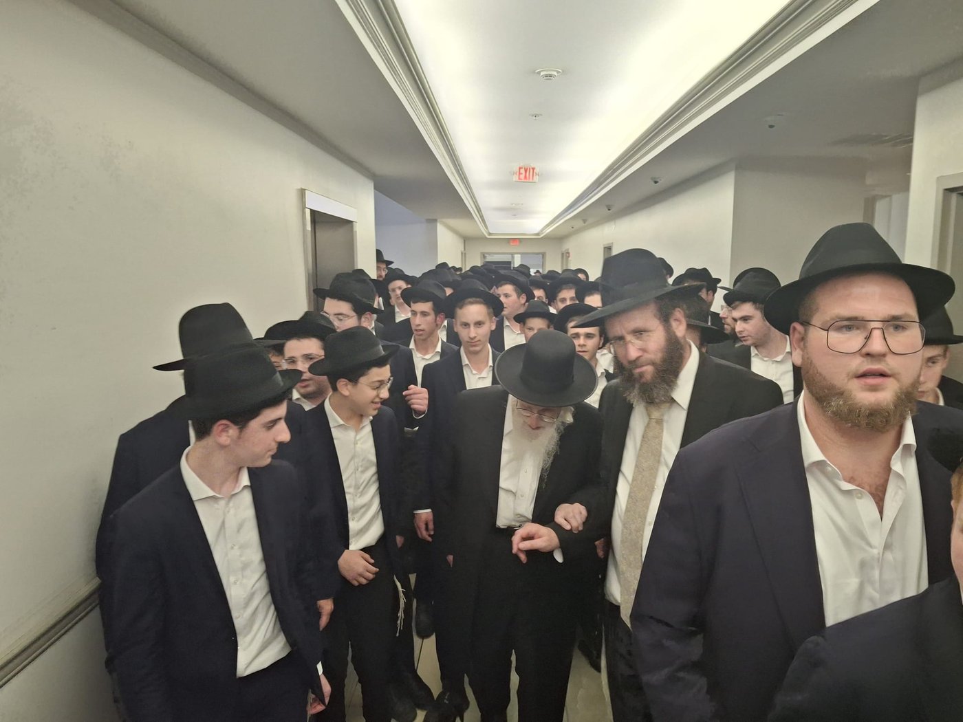 הגאון רבי עזריאל אויערבאך במסע לארה"ב