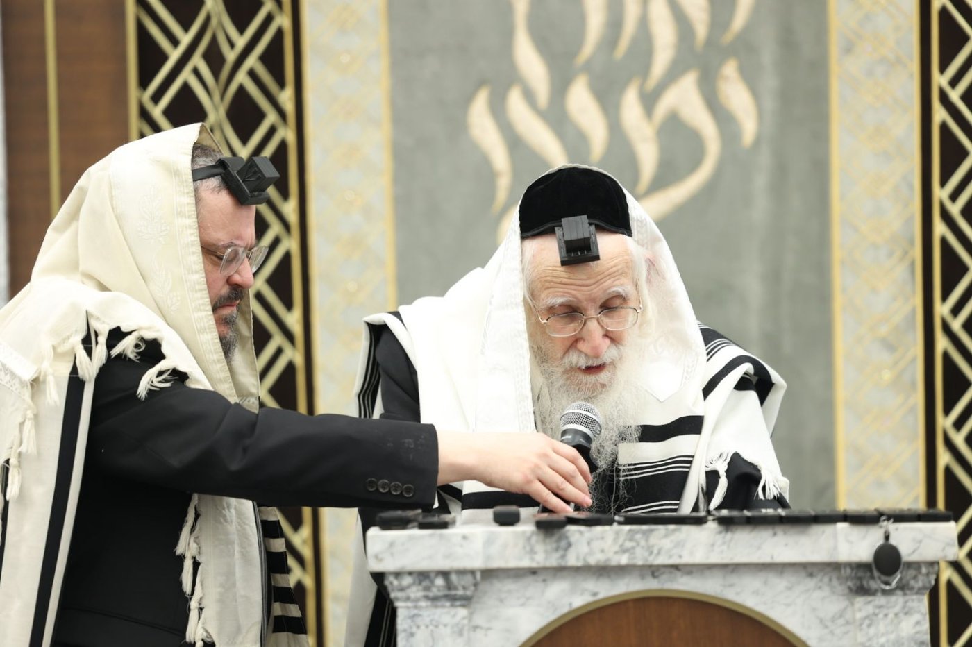 הגאון רבי עזריאל אויערבאך במסע לארה"ב