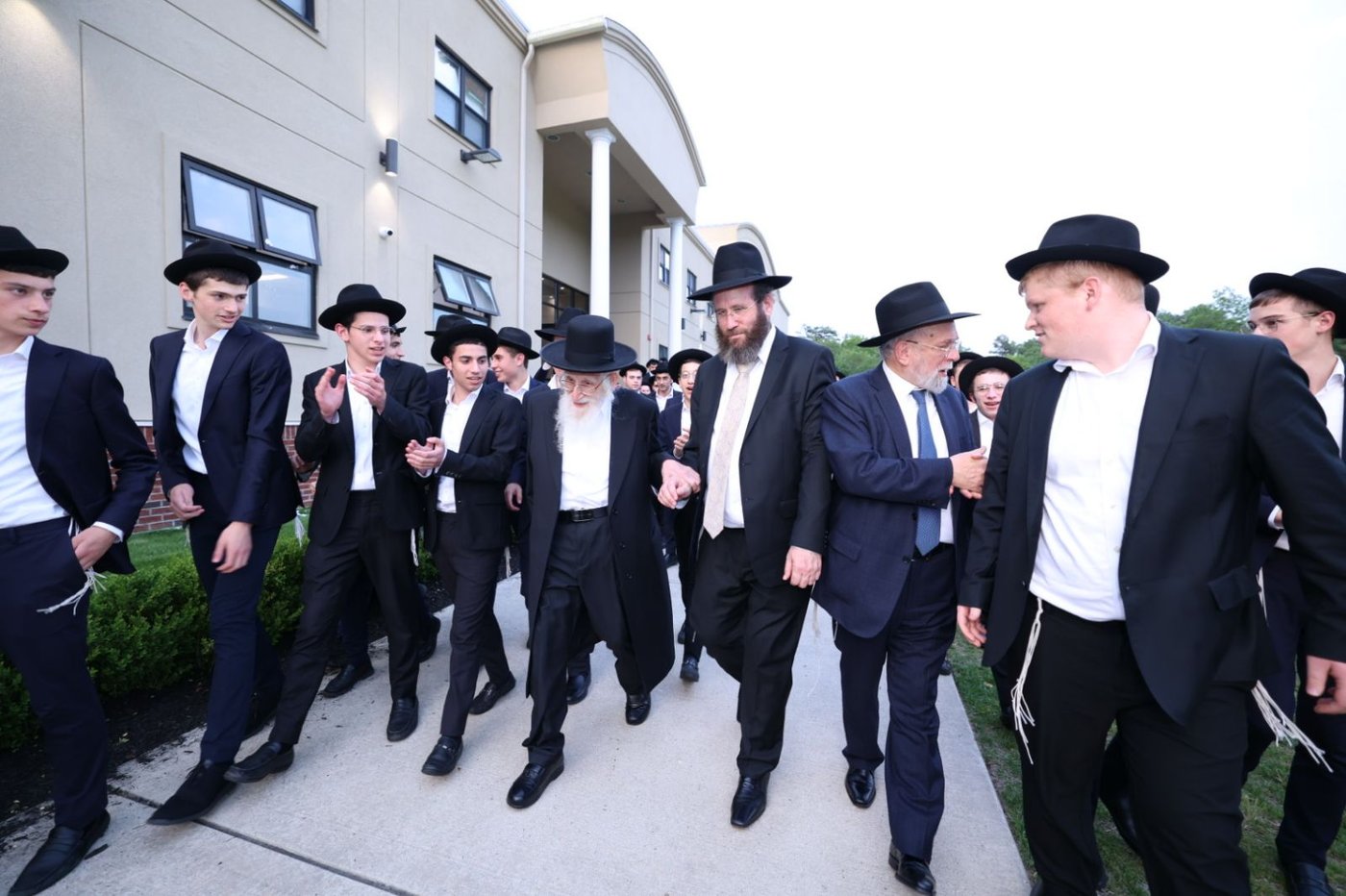 הגאון רבי עזריאל אויערבאך במסע לארה"ב