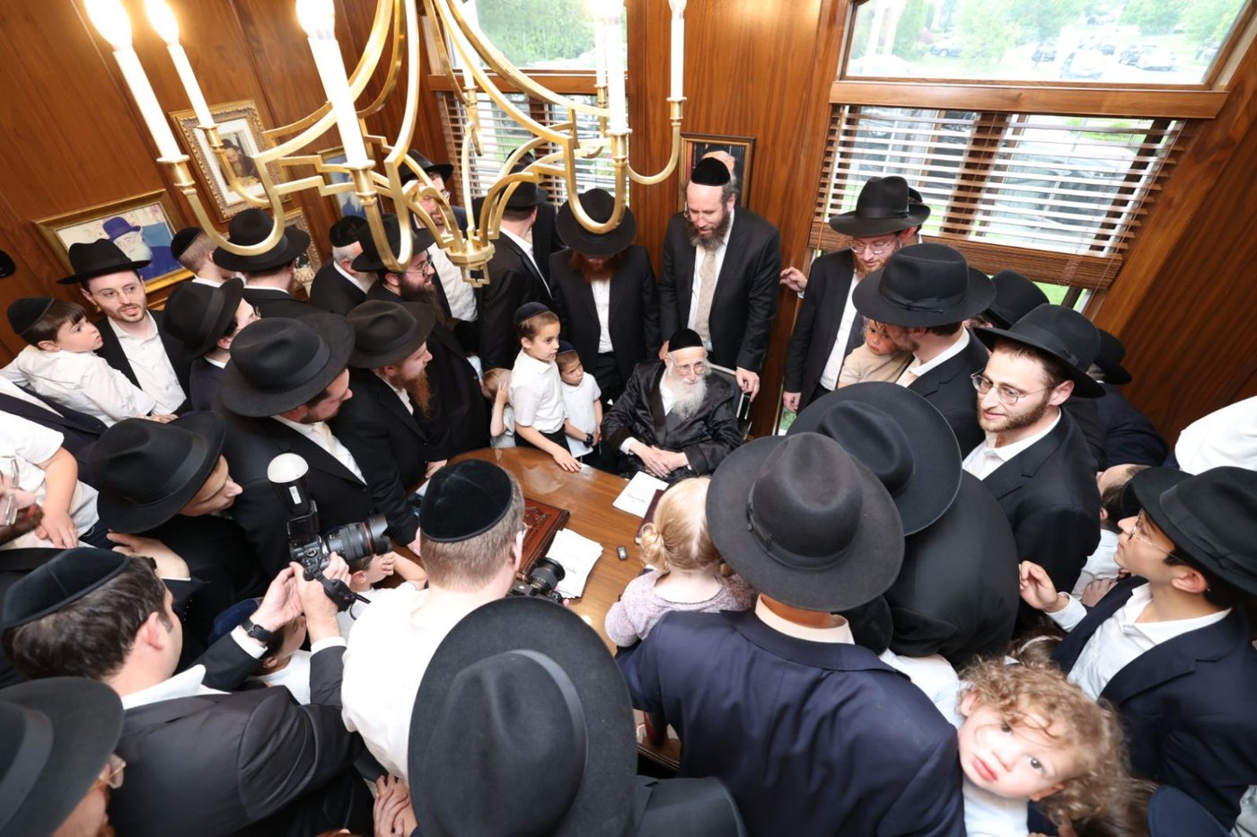הגאון רבי עזריאל אויערבאך במסע לארה"ב