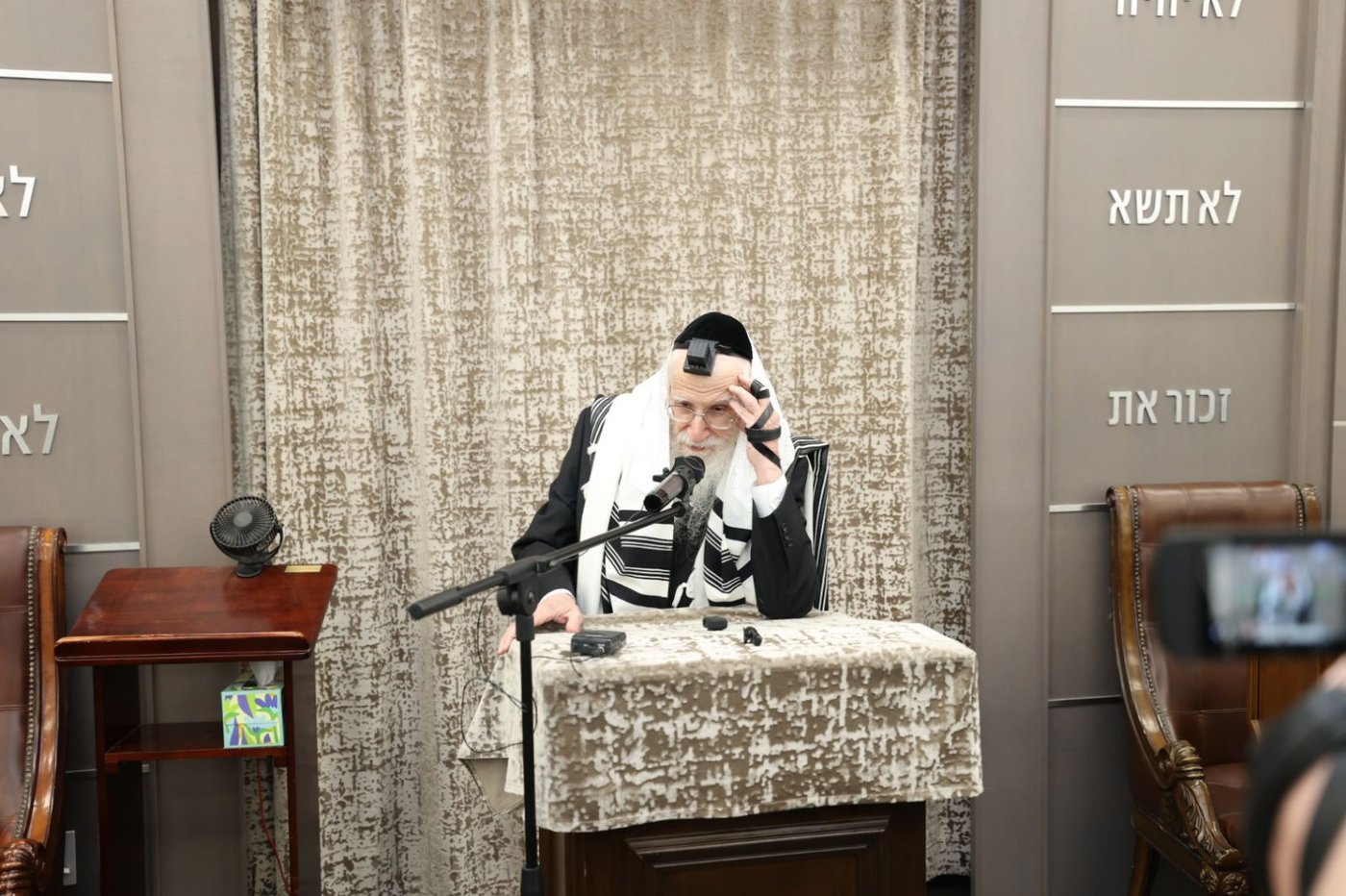 הגאון רבי עזריאל אויערבאך במסע לארה"ב