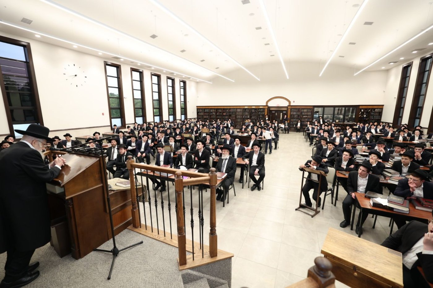 הגאון רבי עזריאל אויערבאך במסע לארה"ב