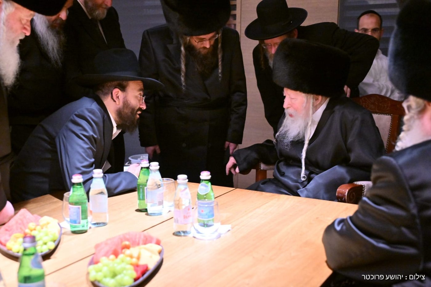 האדמו"ר מגור בשדה התעופה בדרכו לארה"ב