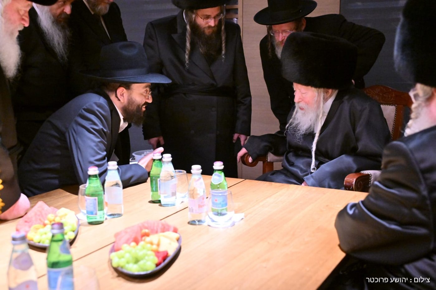 האדמו"ר מגור בשדה התעופה בדרכו לארה"ב